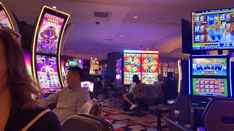 slot machines in planet hollywood/